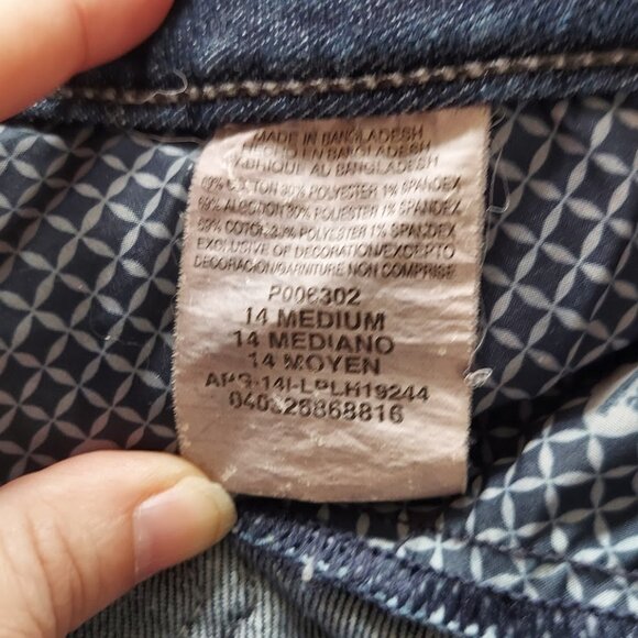 Lee Platinum Label  Size 14M Midrise Barely Bootcut Blue Denim Jeans - Picture 7 of 7